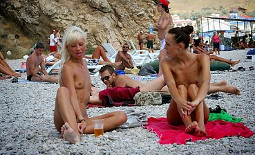 LESBIAN femaleS BEACH