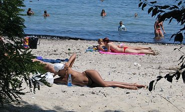 happy MILF viewED ON THE BEACH WITH DAUGHTER